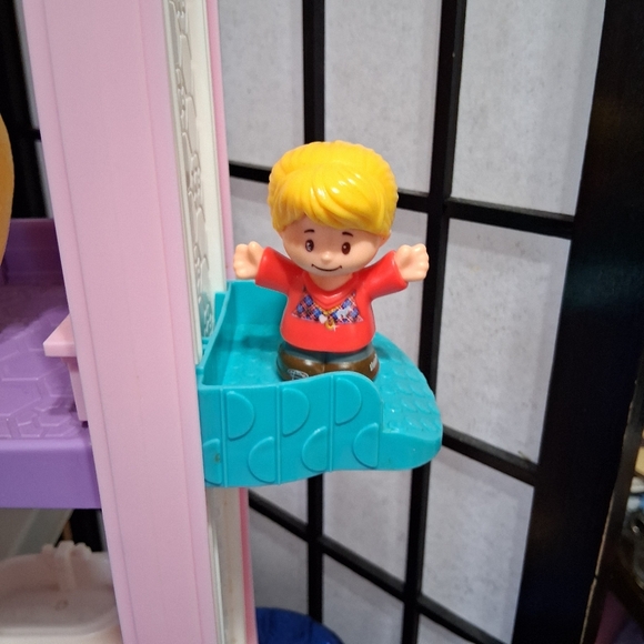 Little People Barbie Little Dreamhouse Toddler Playset with Figures - Picture 5 of 16